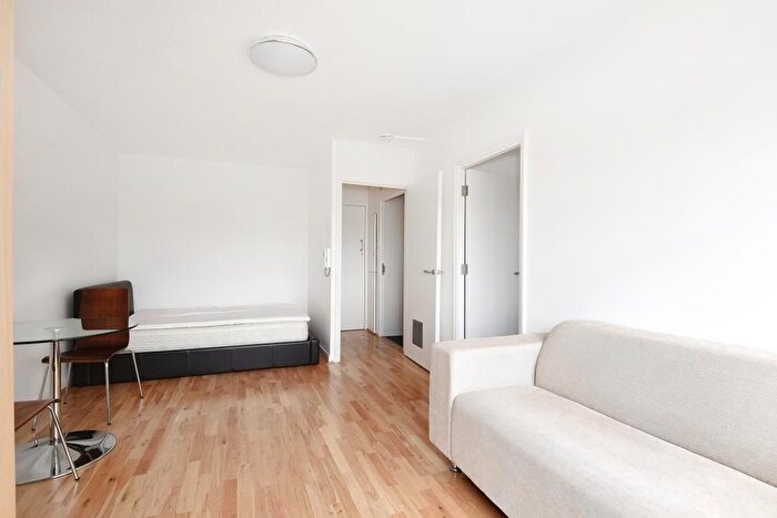 Studio To Rent In Sussex Gardens, Paddington, London, W2