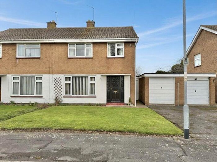 3 Bedroom Semi Detached House For Sale In Harewood Crescent, Louth, LN11
