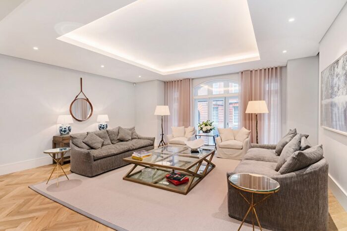 3 Bedroom Flat To Rent In Hay Hill, London, W1J