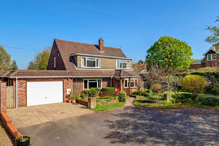 4 Bedroom Detached House For Sale In Nelson Close, Winchmore Hill, Amersham, Buckinghamshire, HP7