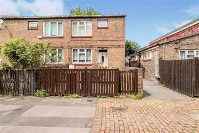 3 Bedroom House To Rent In Hoskins Close E16