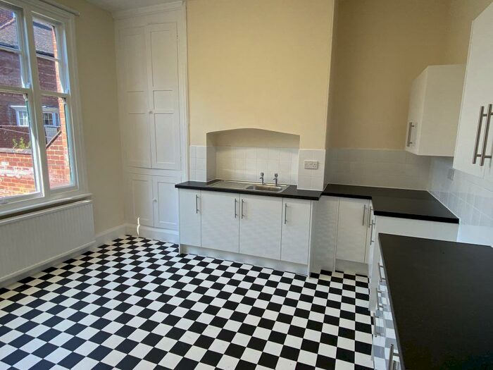 1 Bedroom Flat To Rent In Imperial Crescent, Town Moor, DN2