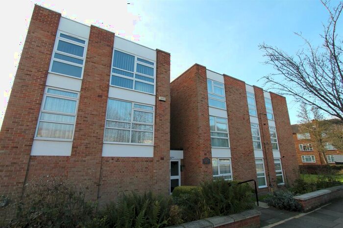 2 Bedroom Flat To Rent In Glenure Road, London, SE9