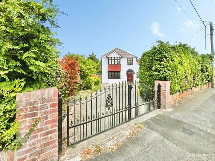 4 Bedroom Detached House For Sale In Lower Road, Hextable, Swanley, Kent, BR8
