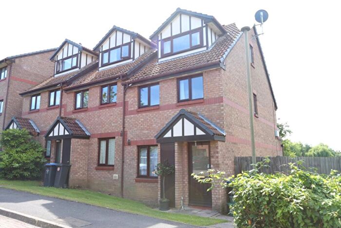 2 Bedroom Property To Rent In Viewfield Close, Kenton, Harrow, HA3