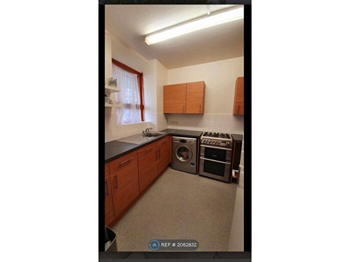 1 Bedroom Flat To Rent In Curtis House, London, SE17