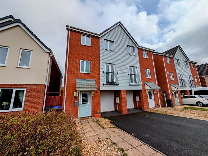 3 Bedroom Semi-Detached House To Rent In Cross Street, Stoke-On-Trent, ST3