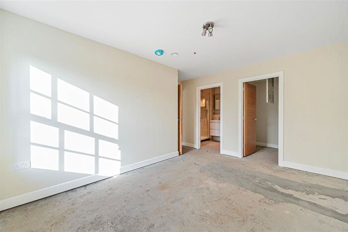 2 Bedroom Flat For Sale In High Street, Ewell, Epsom, KT17