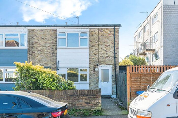 2 Bedroom End Terrace House For Sale In Prairie Road, Addlestone, Surrey, KT15