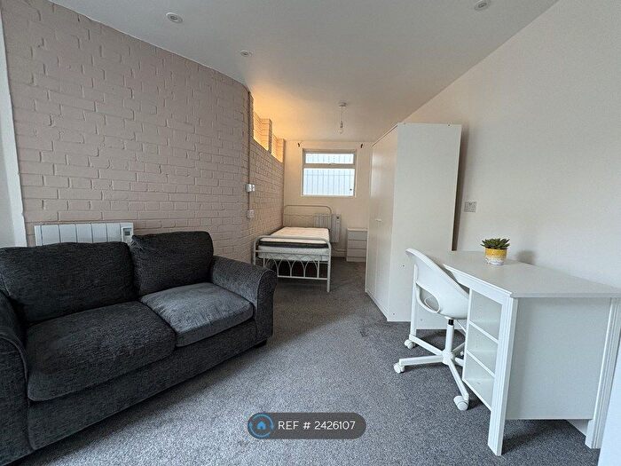 Studio To Rent In Sttafford Road, Bristol, BS2