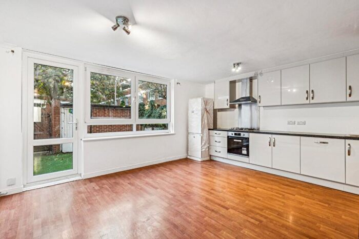 4 Bedroom House To Rent In Blomfield Court, Westbridge Road, SW11