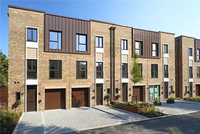 3 Bedroom End Of Terrace House For Sale In Vickers Mews, St. Albans, AL1