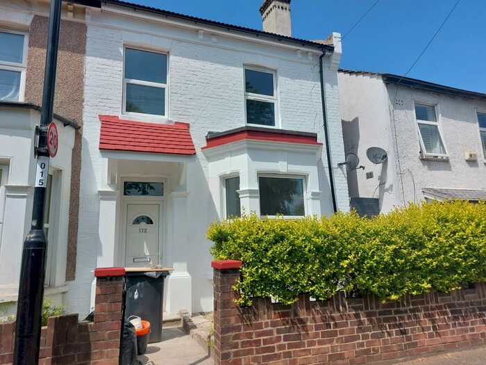 5 Bedroom Semi-Detached House To Rent In Pawsons Road, Croydon, Surrey, CR0