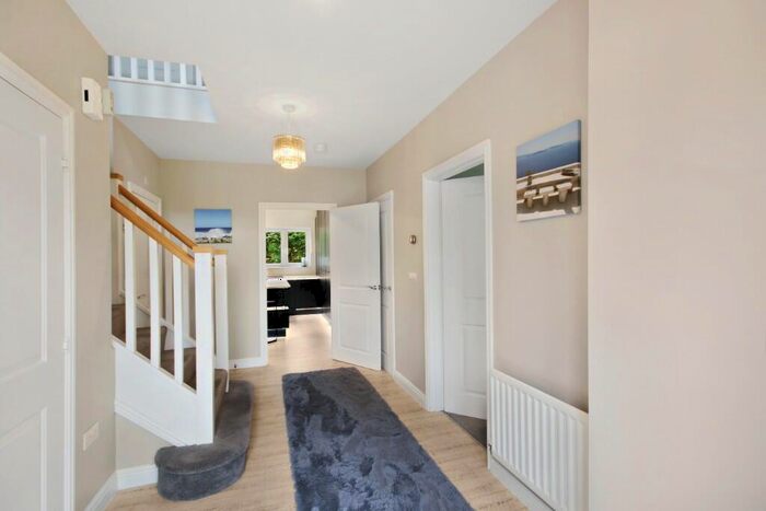 4 Bedroom Detached House For Sale In The Furrows, RH10