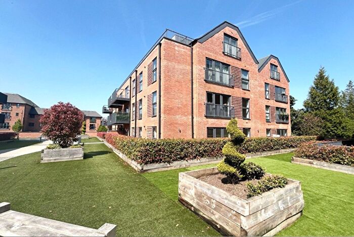 2 Bedroom Flat For Sale In Station Road, Hook, Hampshire, RG27
