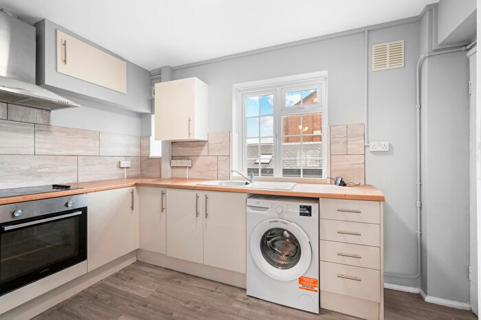 1 Bedroom Flat To Rent In Spencer Road, London, SW20