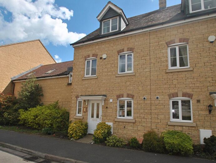 4 Bedroom Terraced House To Rent In Avenue De Gien, Malmesbury, SN16