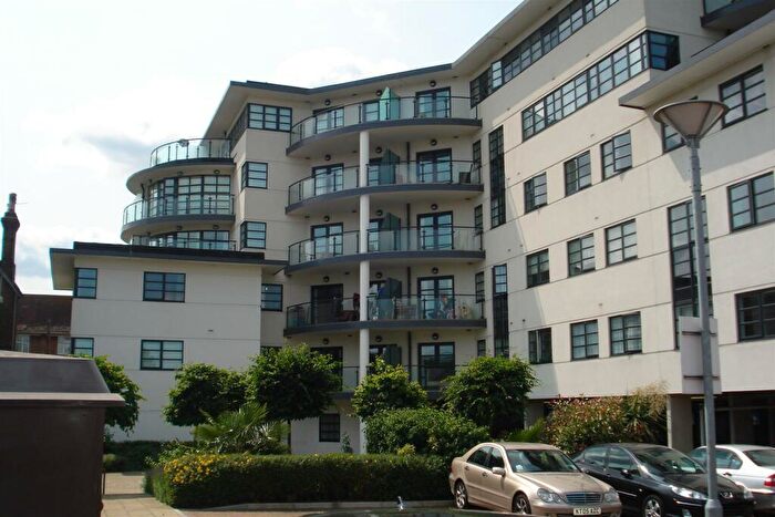 2 Bedroom Flat To Rent In High Road, Romford, RM6