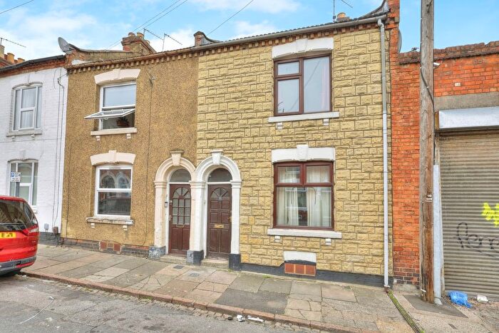 2 Bedroom End Terrace House For Sale In Queens Road, Northampton, Northamptonshire, NN1