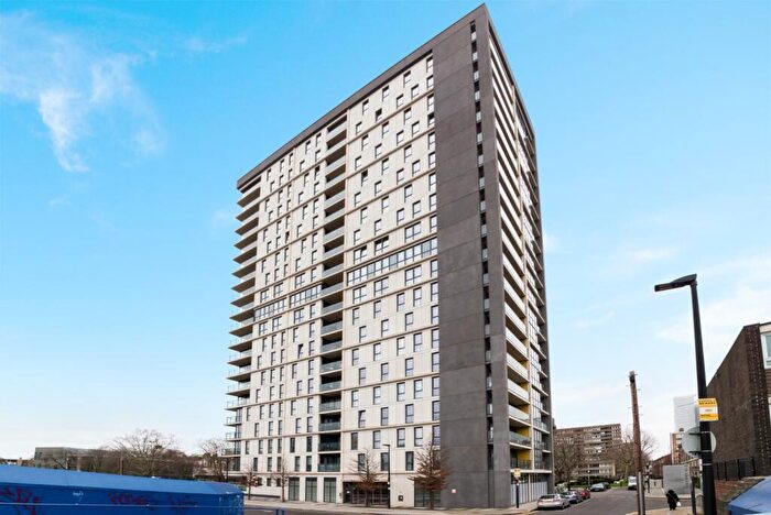 3 Bedroom Flat To Rent In Hay Currie Street, Poplar, London, E14