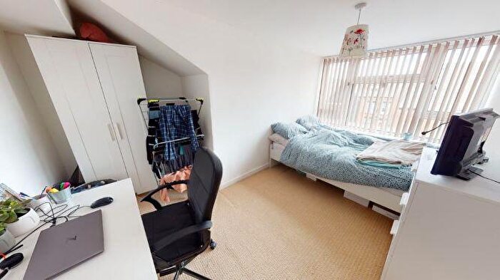 2 Bedroom End Of Terrace House To Rent In Kelsall Place, Hyde Park, Leeds, LS6