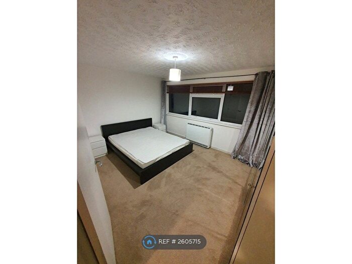 2 Bedroom Flat To Rent In Marlborough Court, Bromsgrove, B60