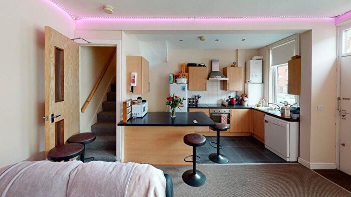 4 Bedroom House To Rent In Royal Park Terrace, Leeds, LS6