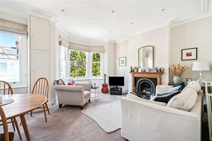 2 Bedroom Apartment For Sale In Stormont Road, SW11