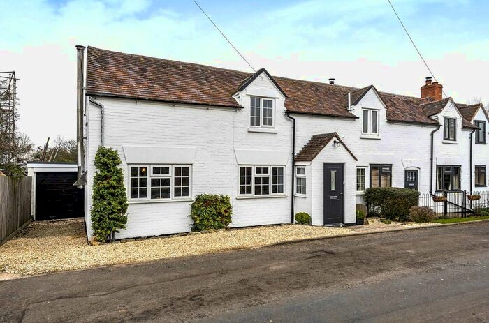 3 Bedroom Semi-Detached House For Sale In Yessell Lane, Hinton-On-The-Green, Worcestershire WR11