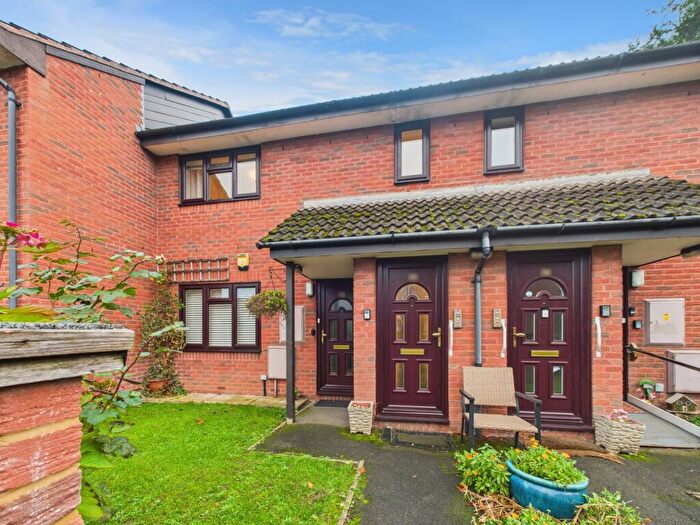 1 Bedroom Apartment For Sale In The Oaks, Kimberley Close, Langley, Berkshire, SL3