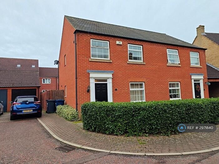 3 Bedroom Semi Detached House To Rent In Ream Close, St. Neots, PE19