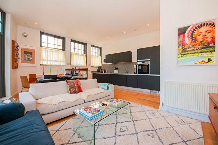3 Bedroom Flat To Rent In Warple Way, London, W3