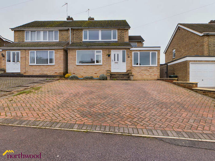 5 Bedroom Semi-Detached House To Rent In Kingsway, Banbury, OX16