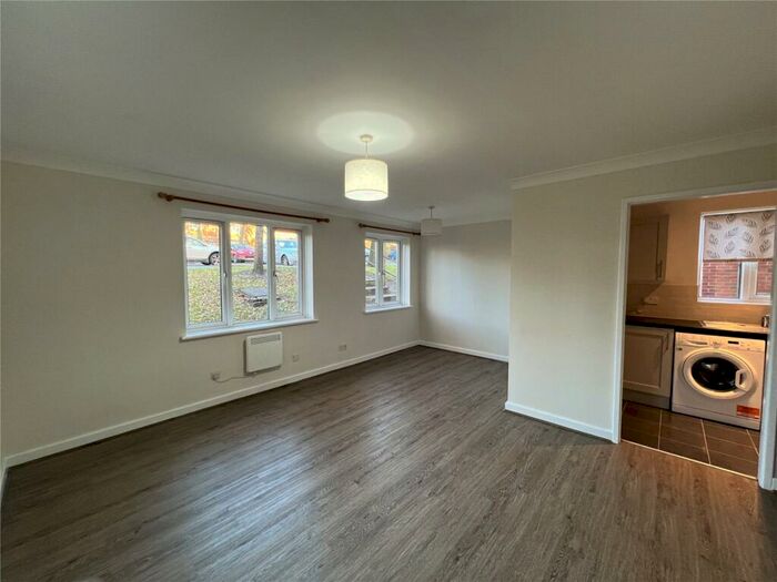 2 Bedroom Apartment To Rent In Park Road, Barnet, EN4