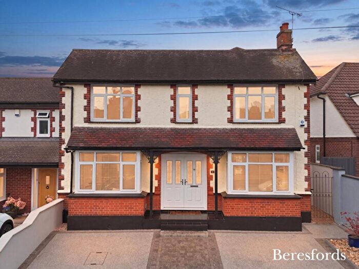 5 Bedroom Semi-Detached House For Sale In Ashford Avenue, Brentwood, CM14