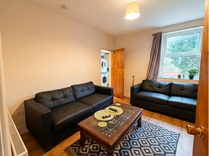 5 Bedroom Terraced House To Rent In Elmsthorpe Avenue (Lenton) // Bed // Bathrooms, NG7