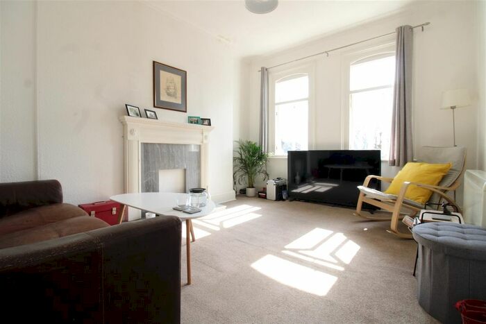 2 Bedroom Flat To Rent In Varvills Court, Micklegate, York, YO1