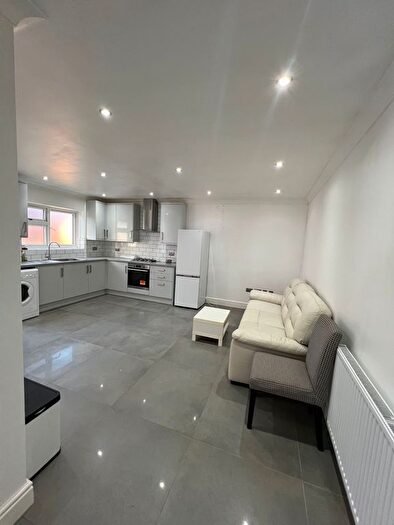 1 Bedroom Flat To Rent In Eastern Avenue, IG2