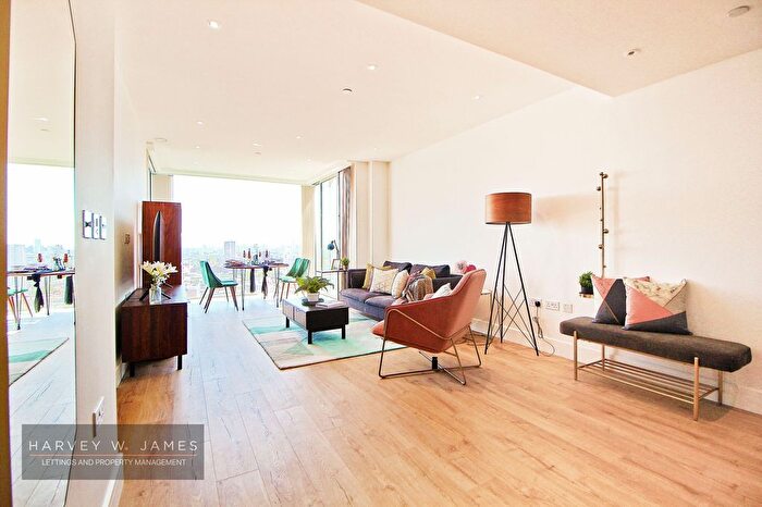 2 Bedroom Flat To Rent In Piazza Walk, Cassia House, E1