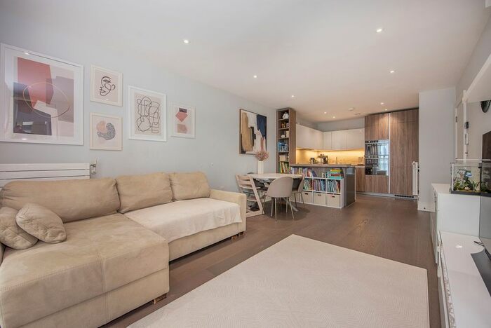 2 Bedroom Flat To Rent In Queenshurst Square, Kingston Upon Thames, KT2