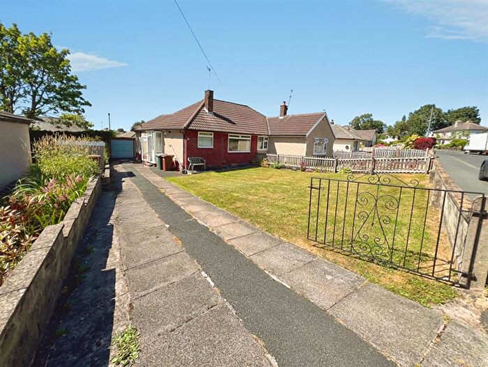 2 Bedroom Semi-Detached Bungalow For Sale In Plumpton End, Bradford, BD2