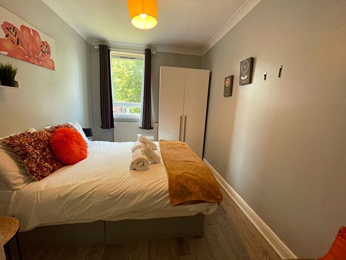 2 Bedroom Flat To Rent In Field Road, Barons Court, London, W6