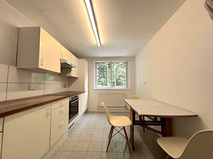 2 Bedroom Maisonette To Rent In Spanby Road, London, E3