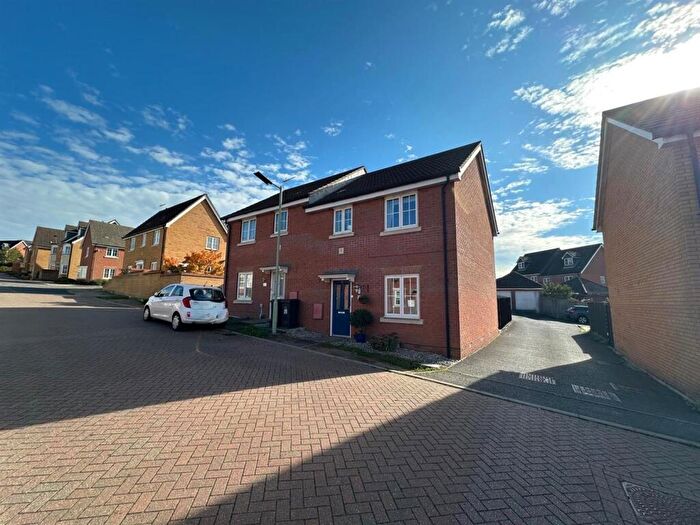 3 Bedroom Semi-Detached House For Sale In Eagle Close, Stowmarket, IP14