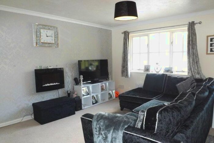 2 Bedroom Flat To Rent In Crabtree Close, Plymouth, PL3