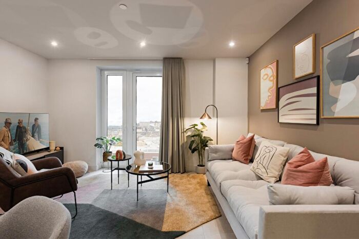 3 Bedroom Apartment To Rent In Drysdale Gait, Edinburgh, EH3
