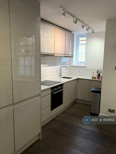 3 Bedroom Flat To Rent In Clifton House, London, E2