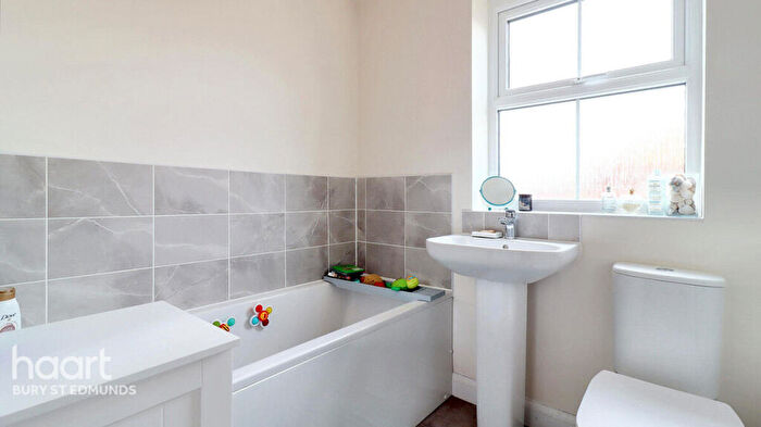 3 Bedroom Detached House For Sale In Melvin Way, Woolpit, Bury St Edmunds, IP30