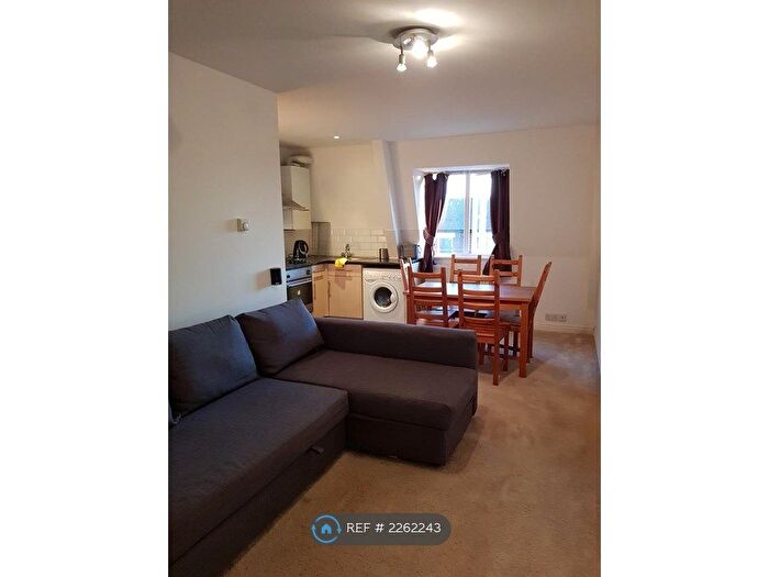 1 Bedroom Flat To Rent In Herne Hill Road, London, SE24