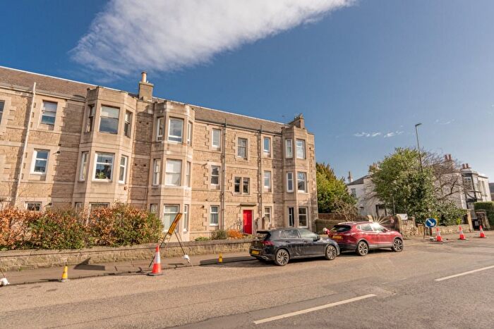 2 Bedroom Flat To Rent In Granton Road, Trinity, Edinburgh, EH5